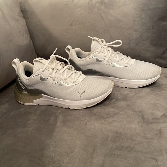 Women’s Puma White/Silver size 8.5 - Picture 2 of 8
